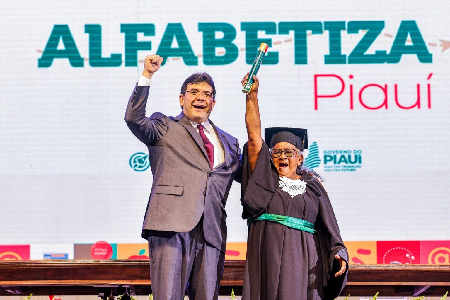 Rafael Fonteles reafirma compromisso com a alfabetização e celebra formatura de mais de 500 alunos do programa Alfabetiza Piauí