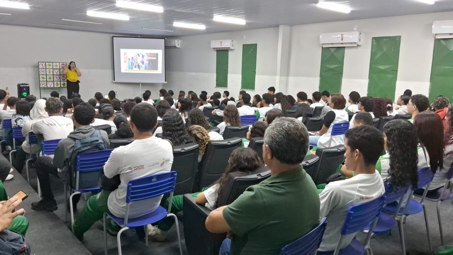 Detran leva conscientização sobre segurança no trânsito a estudantes do Ceti Cristino Castelo Branco