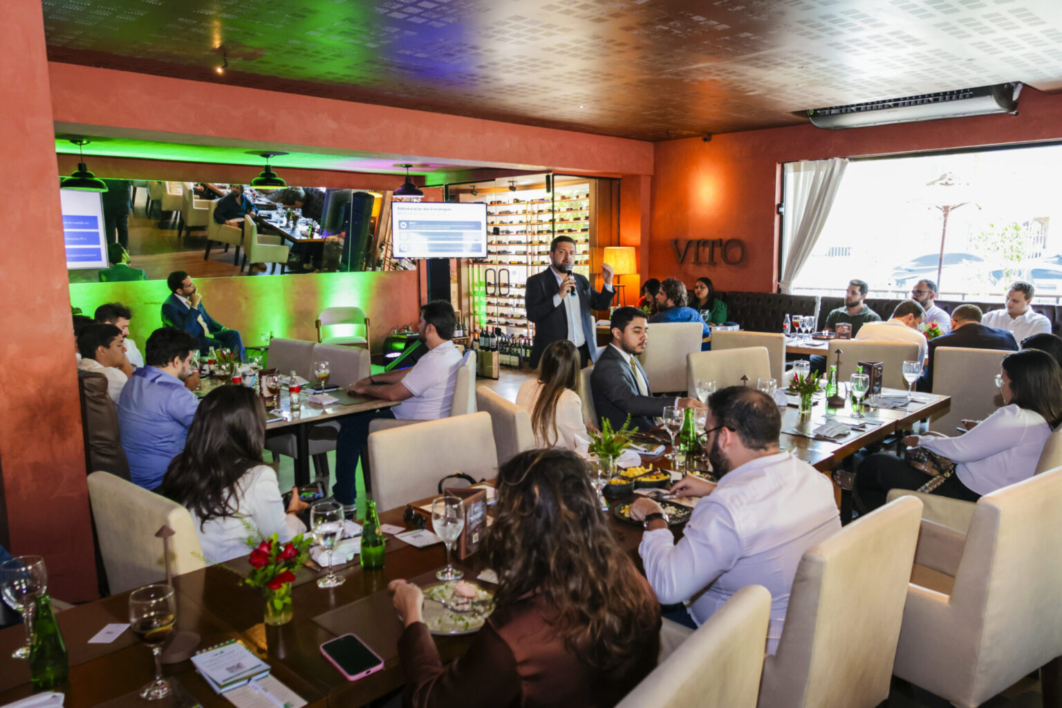 Presidente da Investe Piauí apresenta oportunidades de negócios em almoço com jovens empresários