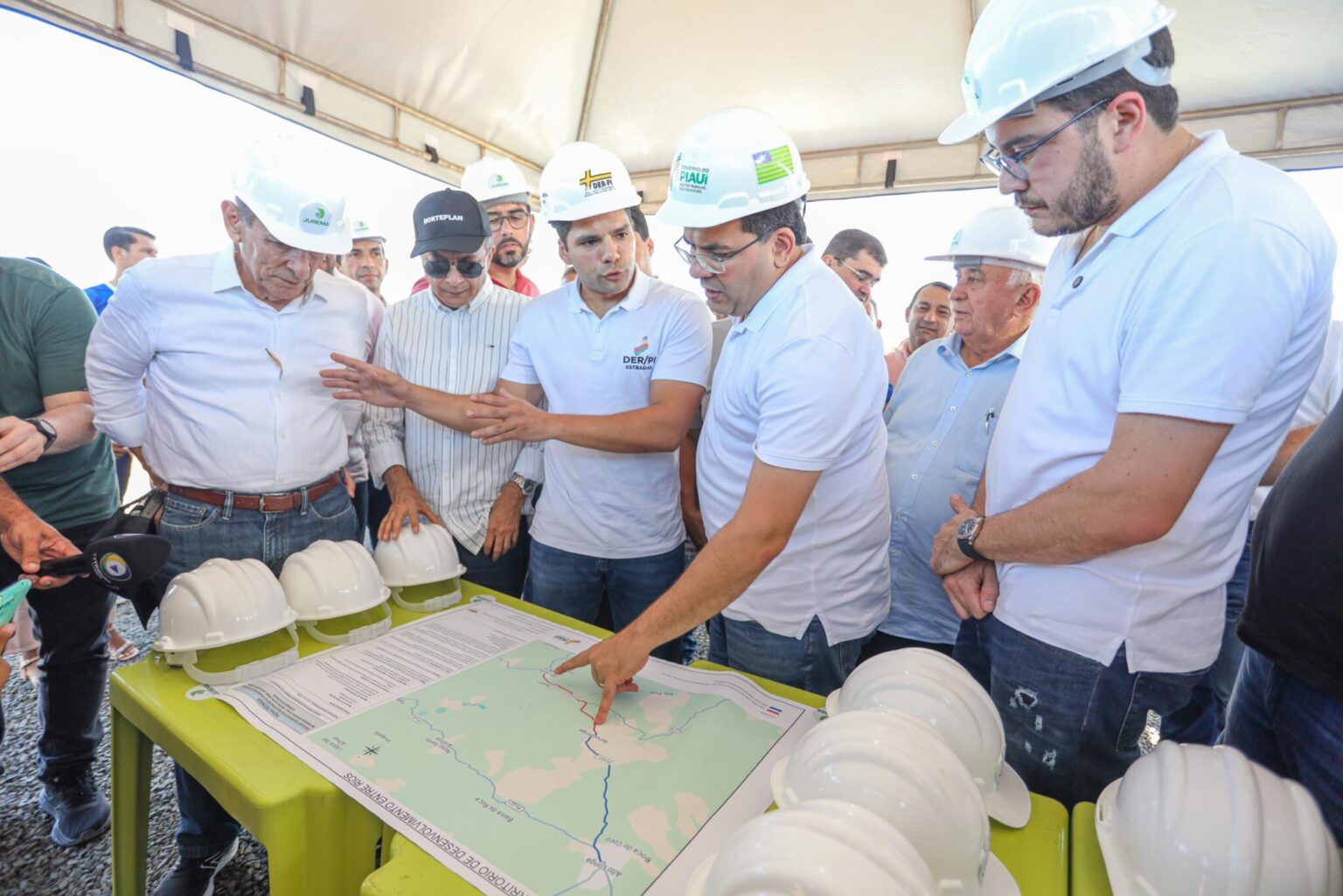 Rafael Fonteles e Leonardo Sobral inauguram recuperação de rodovias no norte do Piauí
