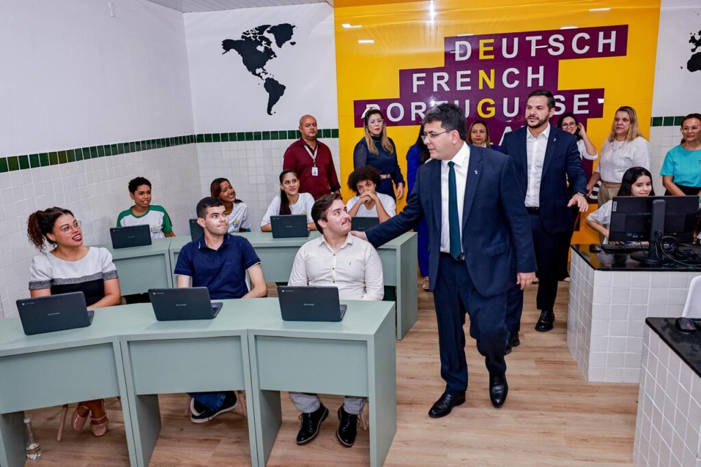 Rafael Fonteles inaugura reforma do Centro de Línguas em Teresina que passará a atender cerca de dois mil estudantes