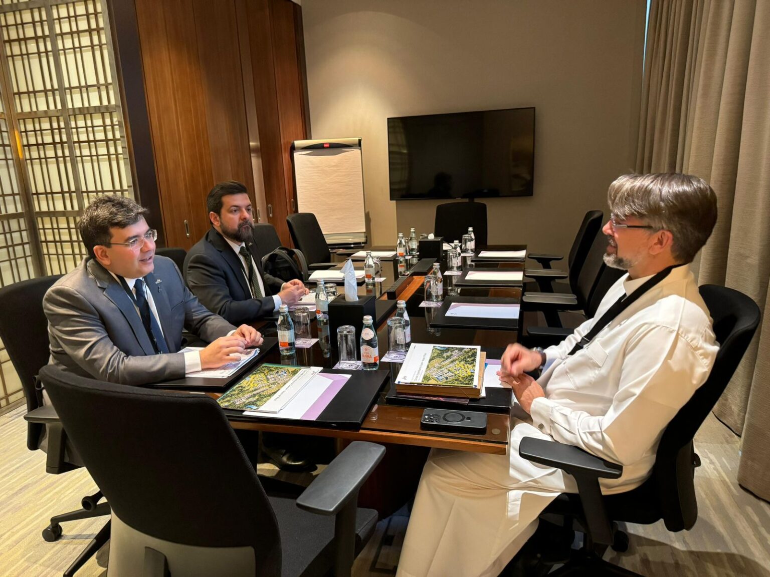Rafael Fonteles projeta parcerias com empresas da Arábia Saudita para investimentos em hidrogênio verde e agronegócio