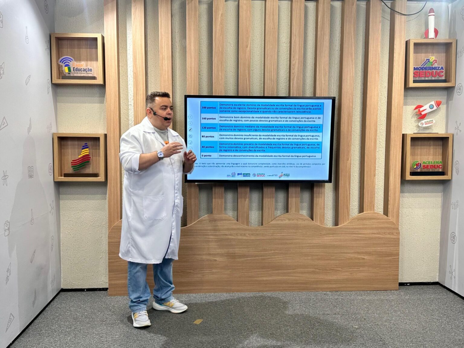 Professores de Redação e Leitura recebem formação e reforçam compromisso com excelência no Enem