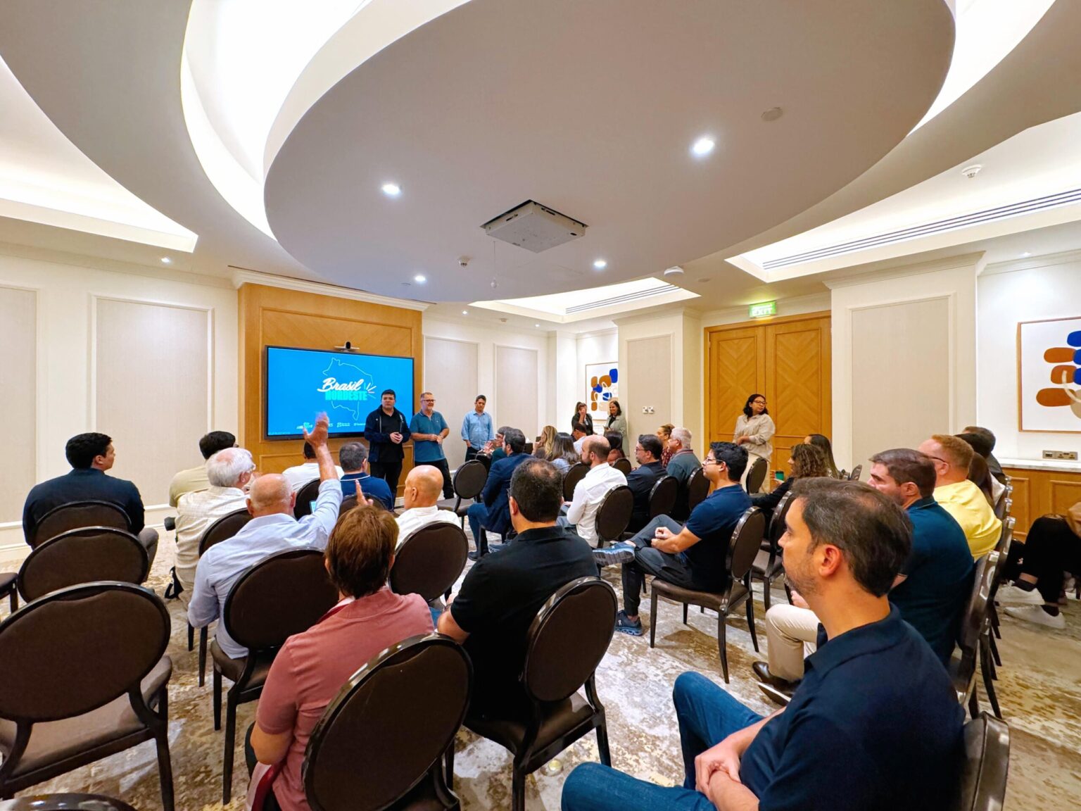 Rafael Fonteles inicia missão no Catar com reunião preparatória para apresentação dos potenciais do Nordeste