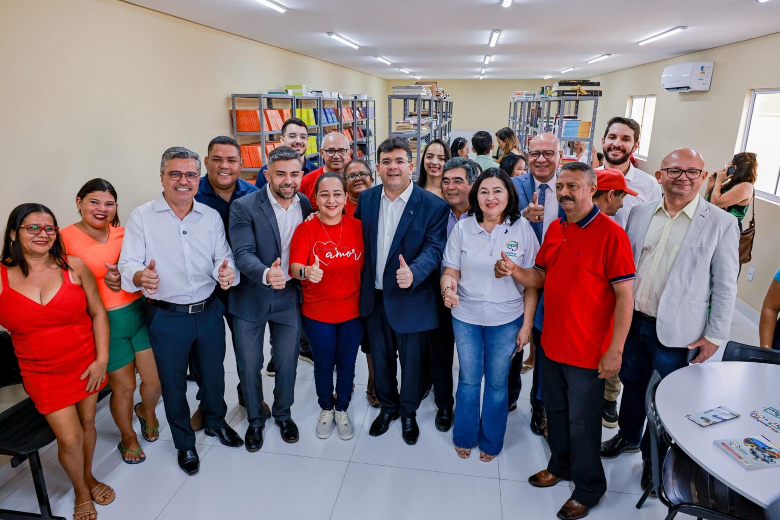 Rafael Fonteles entrega duas obras do OPA eleitas pela população na Vila Irmã Dulce