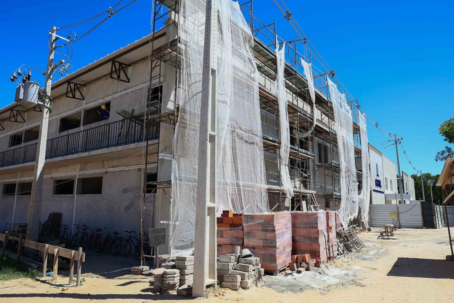 Obras do terceiro bloco de salas de aula do Campus Torquato Neto da Uespi entram na fase final