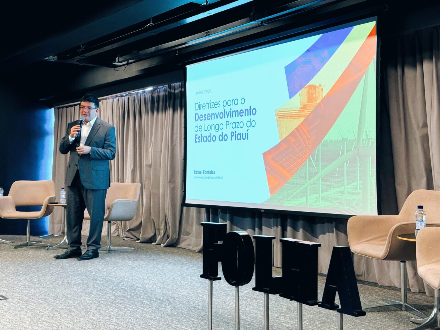 Em palestra para jornalistas e professores, Rafael Fonteles avalia que Piauí colherá frutos de investimentos de longo prazo em 10 anos