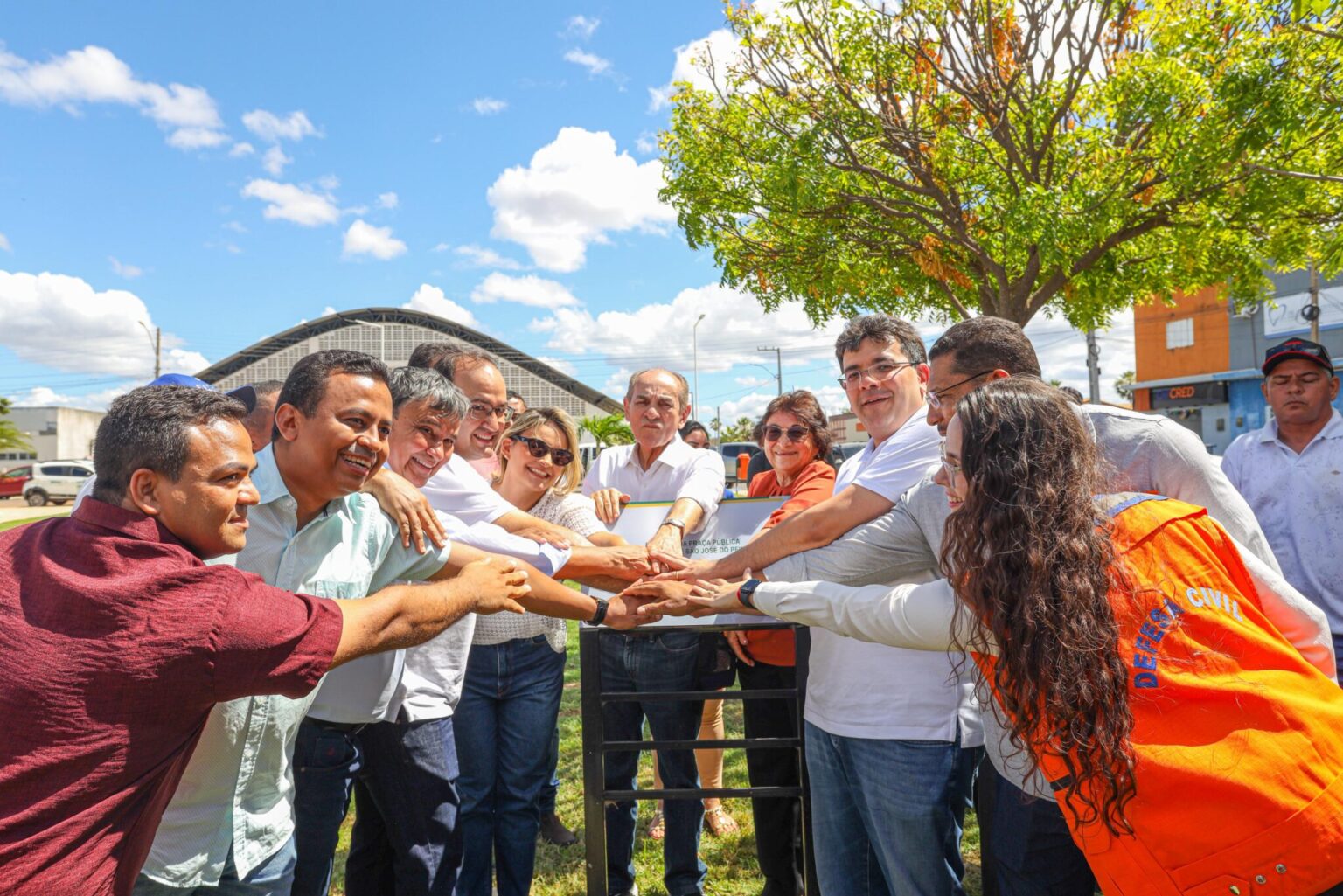 Rafael inaugura praça, pavimentação e recuperação de rodovia em São José do Peixe