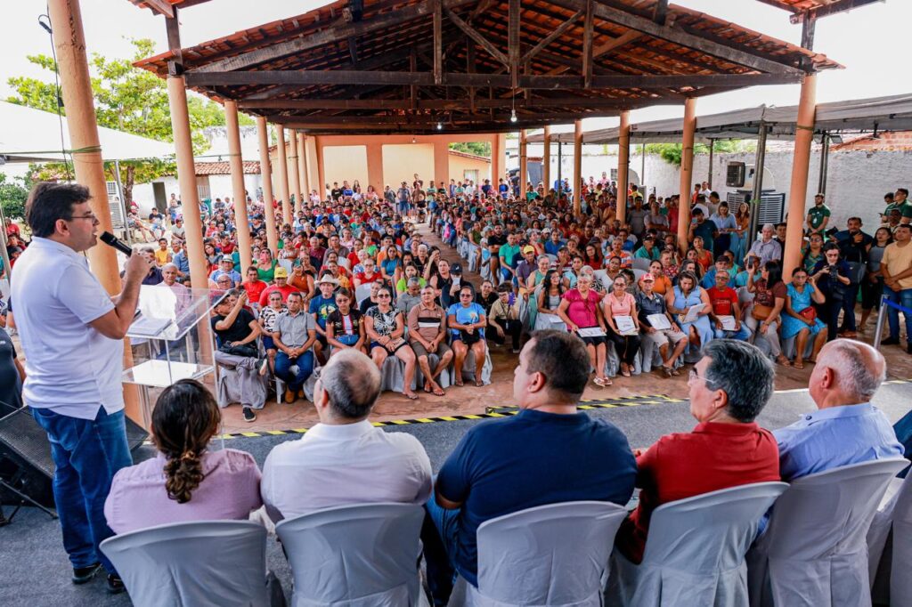 Rafael Fonteles entrega mais de 900 títulos de terra no assentamento Macambira, um dos maiores da América Latina