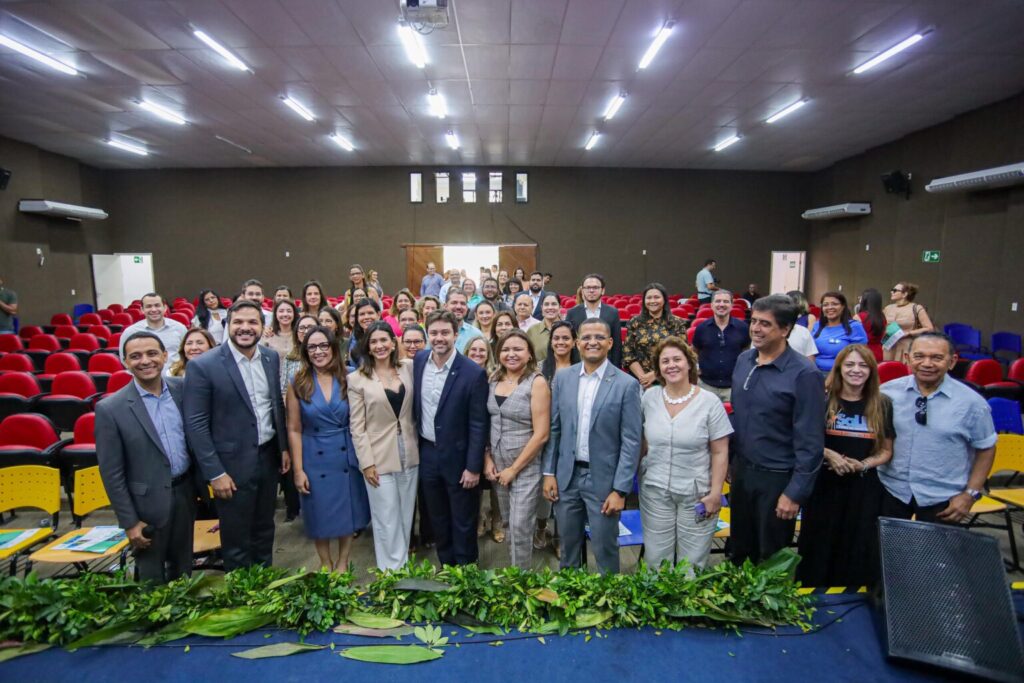 Secretário Washington Bandeira participa de painel sobre gestão educacional no Salipi 2025