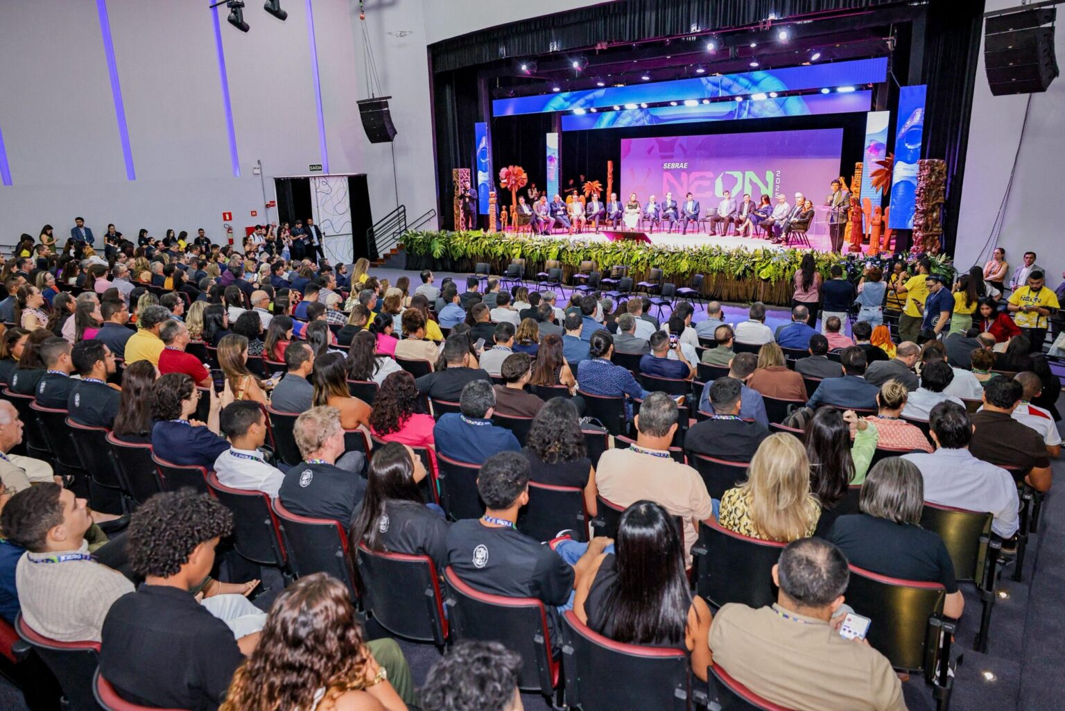 Governador destaca papel do Piauí como referência em inovação na abertura do NEON 2025