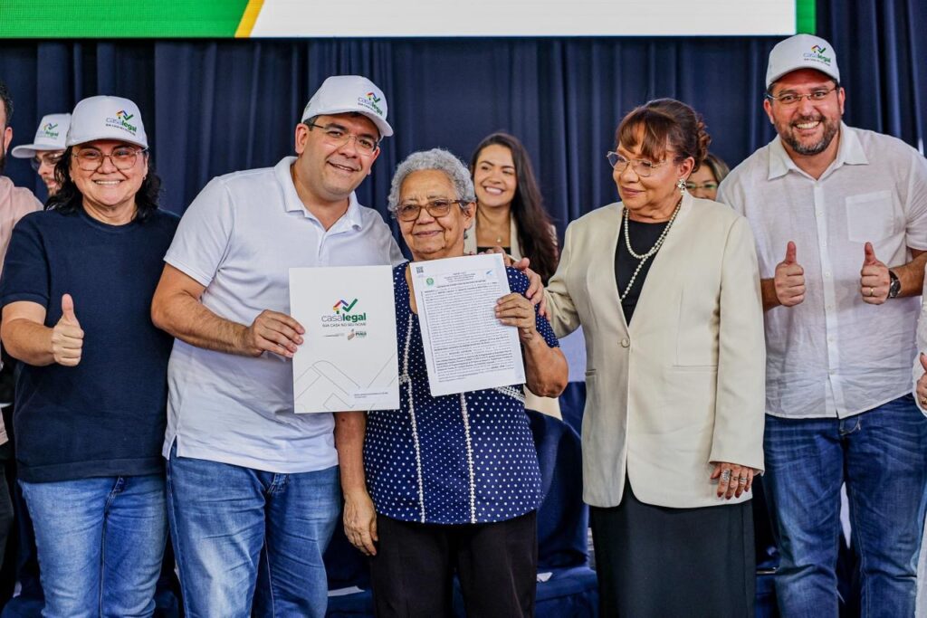 Rafael Fonteles entrega mil registros de imóveis em Piripiri e celebra 70 mil títulos em todo o Piauí