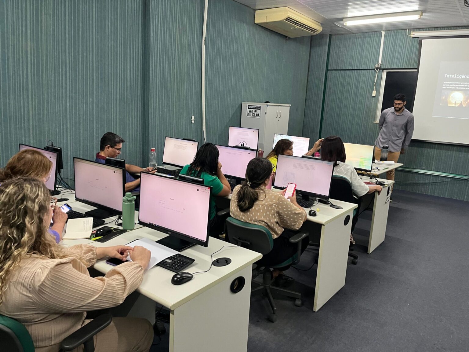 Capacitação em IA qualifica servidores da Sesapi para uso de tecnologias no setor público