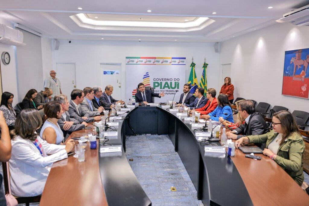 Governo firma acordo com Sebrae para ampliar ensino de empreendedorismo e inovação nas escolas da rede estadual