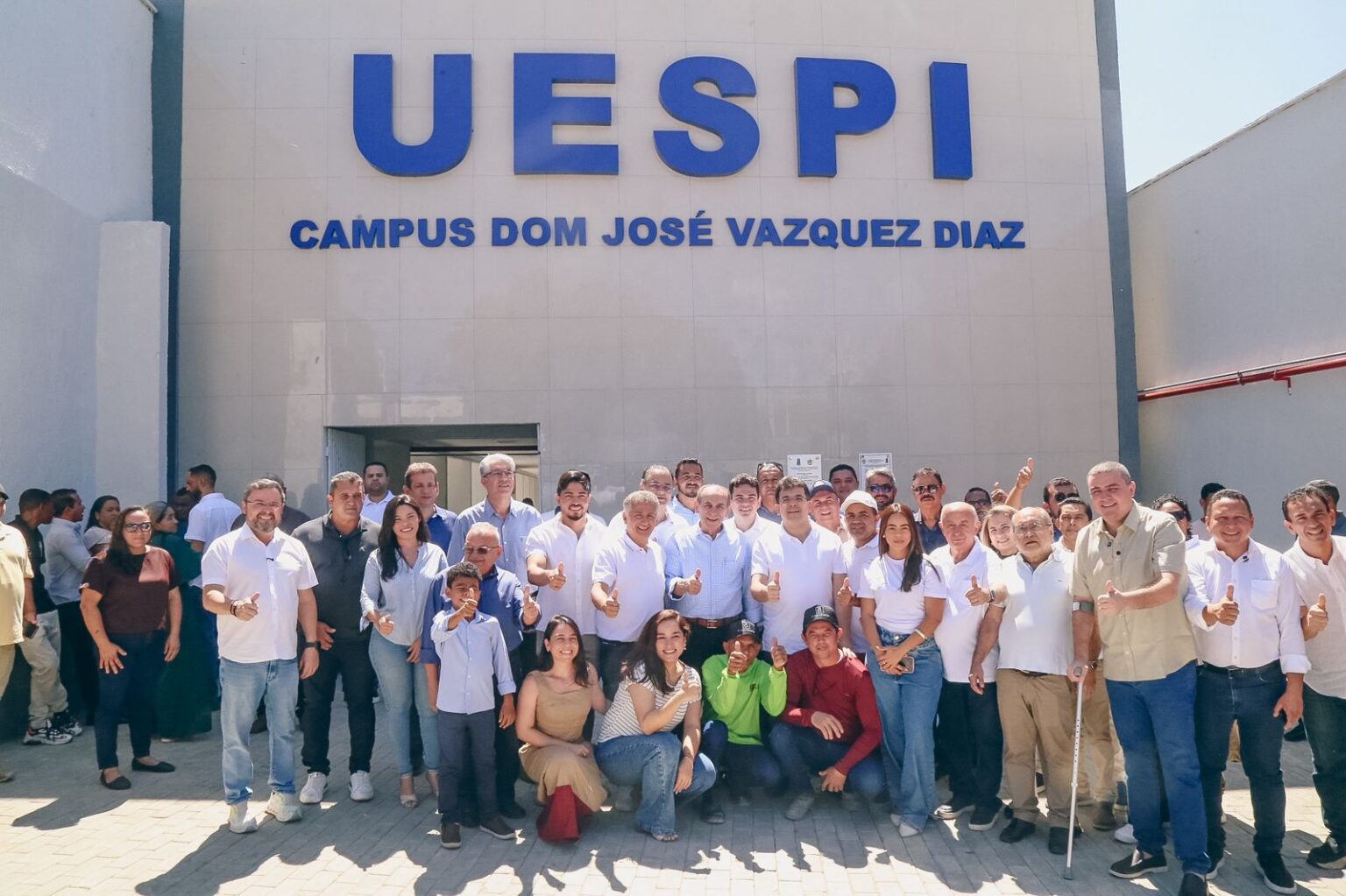 Governador inaugura reforma e modernização de escola e Uespi em Bom Jesus