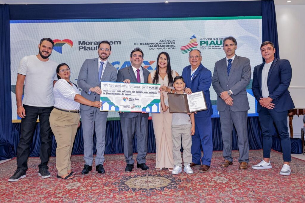 Três meses após lançamento, Governo do Estado beneficia 101 famílias com cheques-moradia do Morar Bem Piauí