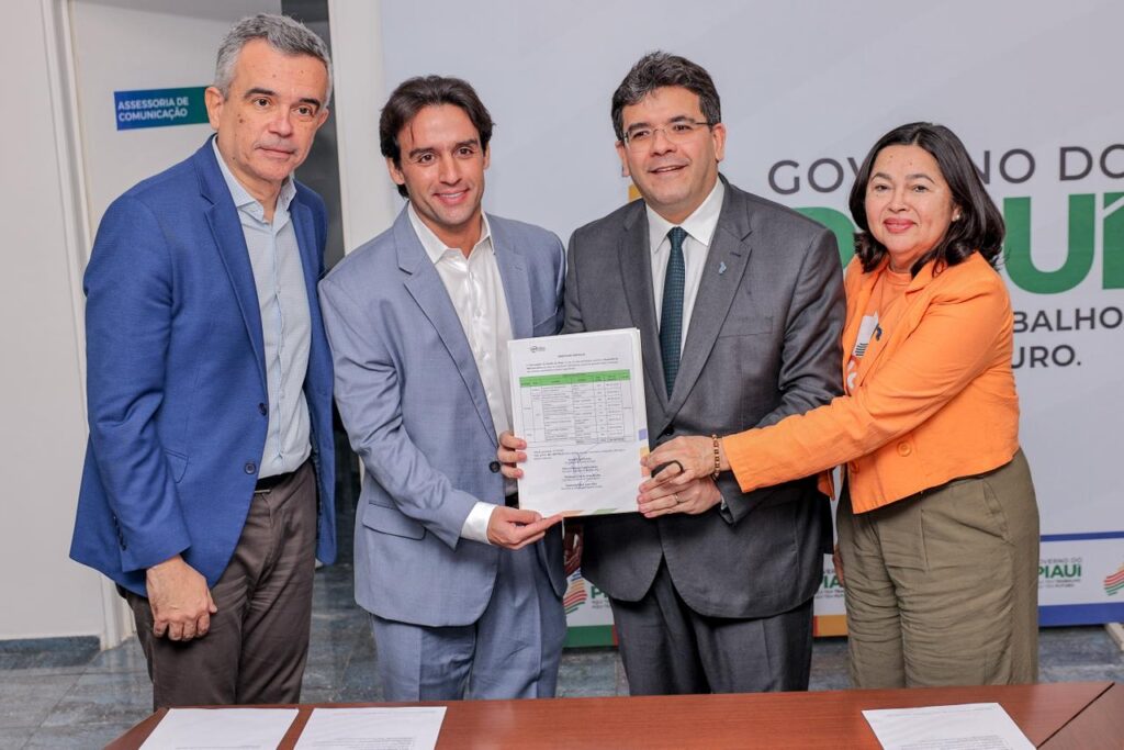 Rafael Fonteles assina ordens de serviço para 35 novas obras do OPA