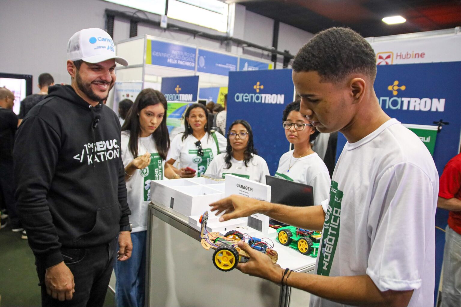 Seduc leva robótica, Inteligência Artificial e projetos de estudantes da rede pública à Campus Party Weekend Piauí 2025
