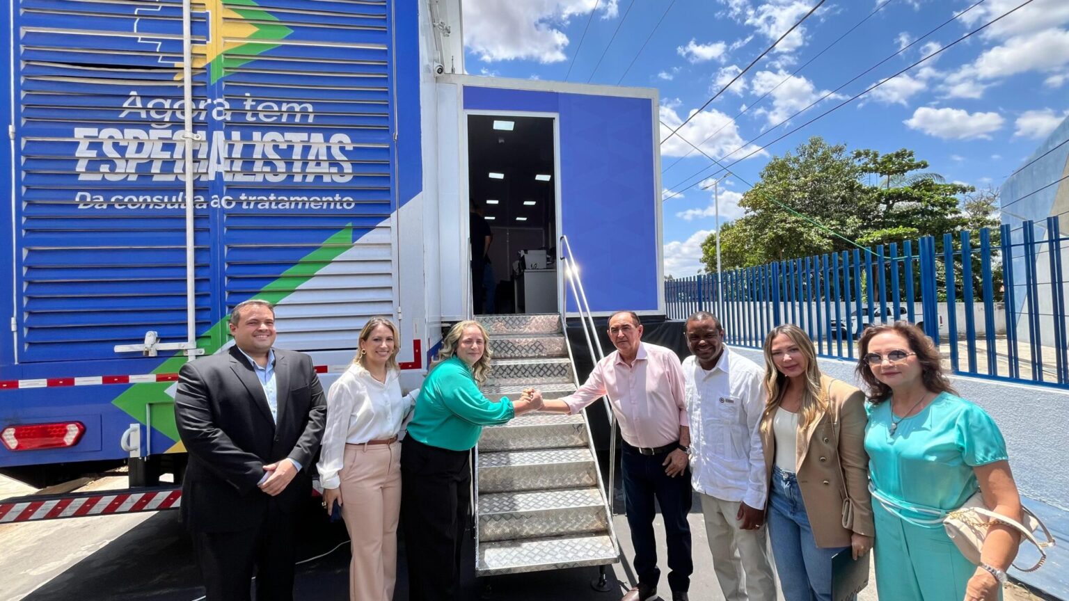 Carreta do programa “Agora tem Especialistas” atenderá mais de mil mulheres em Floriano e região