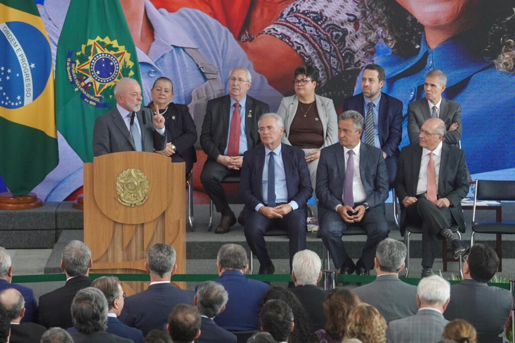 “Uma medida histórica de justiça social e tributária”, diz Rafael Fonteles sobre isenção do imposto de renda