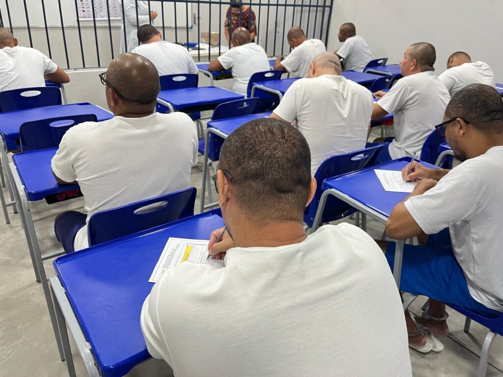Oferta de alfabetização para internos do sistema prisional do Piauí transforma vidas
