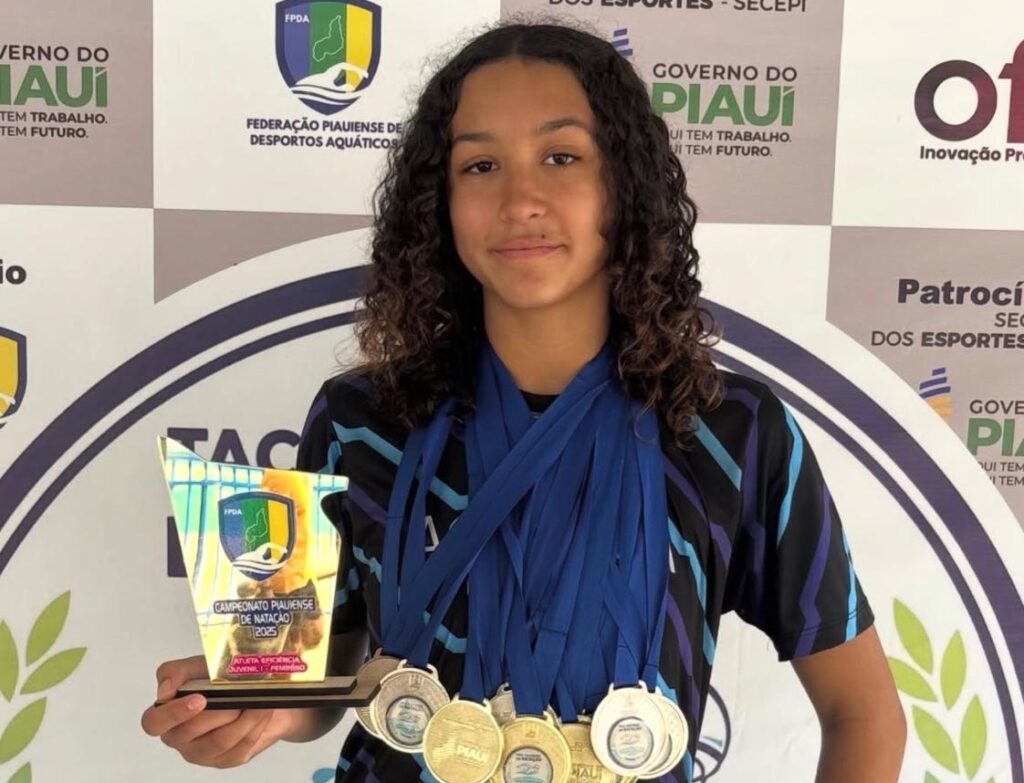 Bolsistas da Secepi brilham e conquistam 50 medalhas na Taça Piauiense de Natação 2025