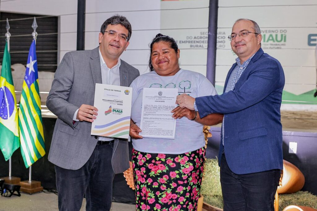 Governo do Piauí avança na regularização fundiária com entrega de 106 títulos definitivos de terras em Teresina