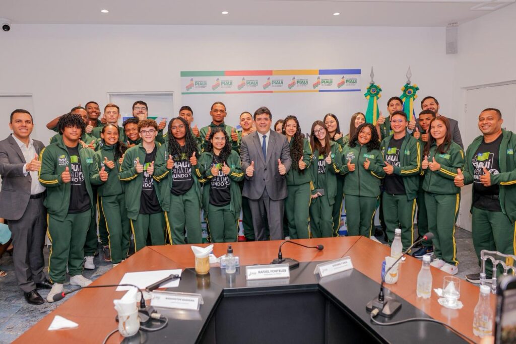 Programa Do Piauí para o Mundo terá 300 vagas em 2026, anuncia Rafael Fonteles