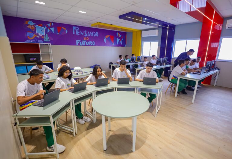 Escolas públicas do Piauí inovam e se tornam referência nacional com IA, robótica e educação financeira