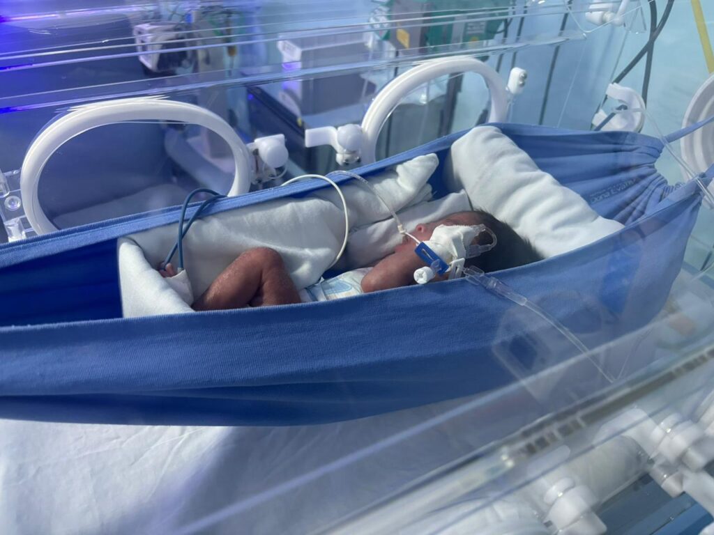 Nova Maternidade usa redinhas para promover conforto e desenvolvimento de bebês prematuros