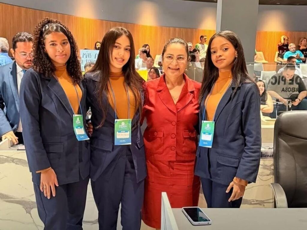 Estudantes da rede estadual se destacam no Parlamento do Futuro e são homenageadas em Picos
