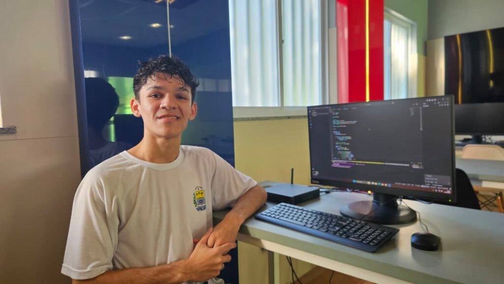 Estudante da Rede Estadual do Piauí é contratado por multinacional russa para ensinar programação