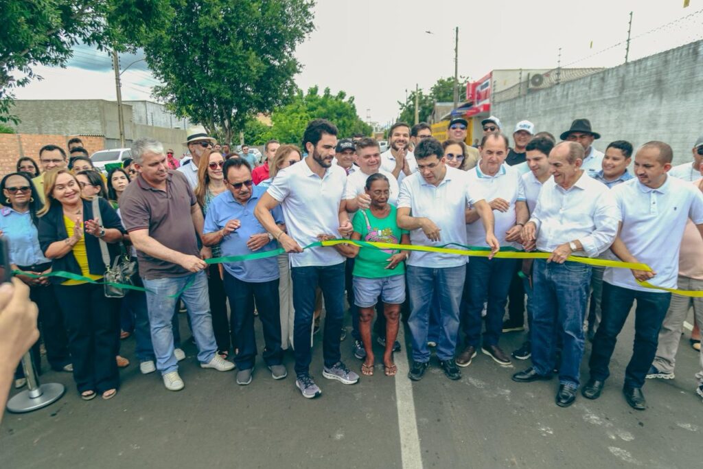 Rafael Fonteles entrega pavimentação asfáltica de mais de 40 ruas em Floriano, a maior da história da cidade