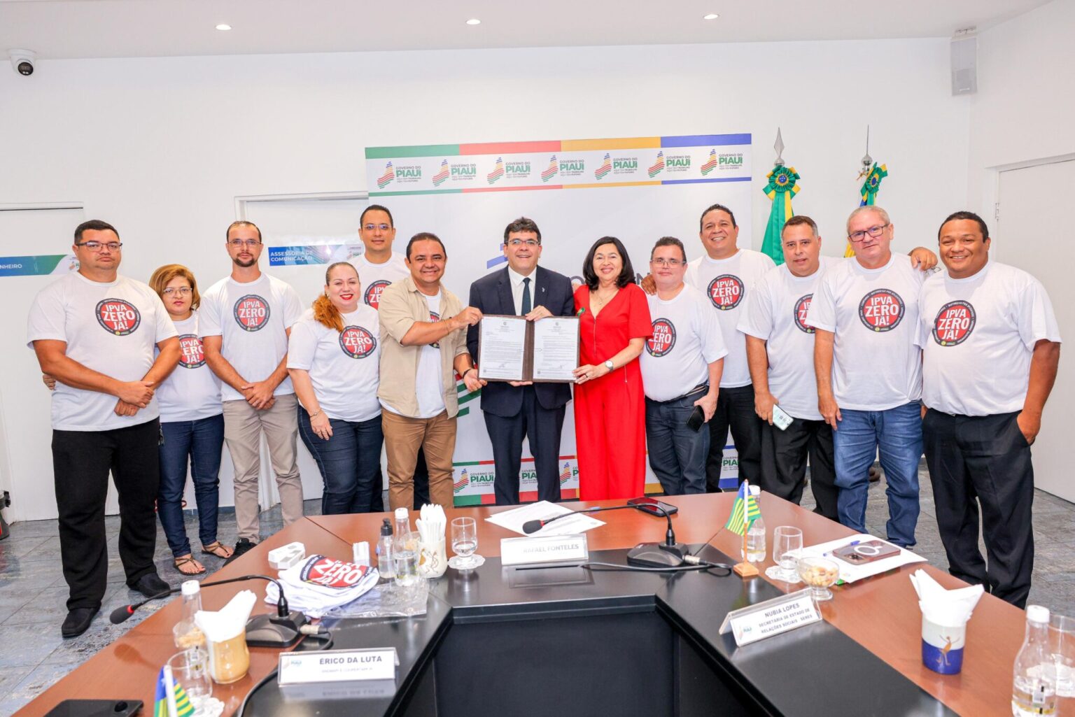 Rafael Fonteles recebe motoristas por aplicativo e anuncia IPVA zero para categoria